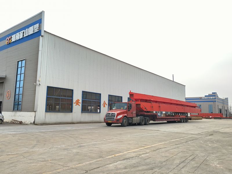 兩臺(tái)10噸 跨度28.4米電動(dòng)葫蘆橋式起重機(jī)，發(fā)往山東威海